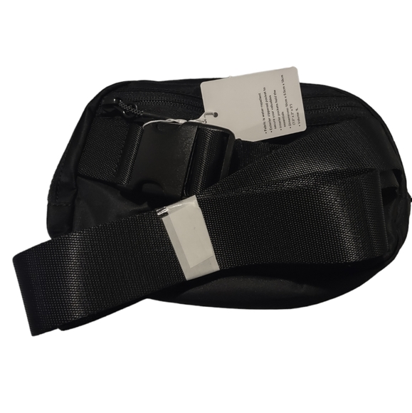 NWT Lululemon Everywhere Belt Bag 1L In Black - Picture 7 of 7
